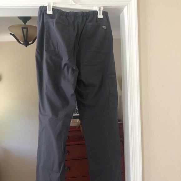 Gray Cherokee Scrub Set - Picture 5 of 9